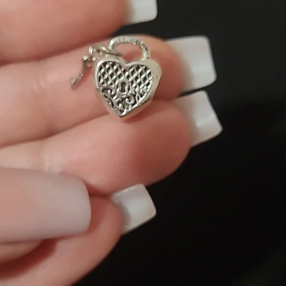 Heart Lock ✨️Charm - Picture 2 of 3